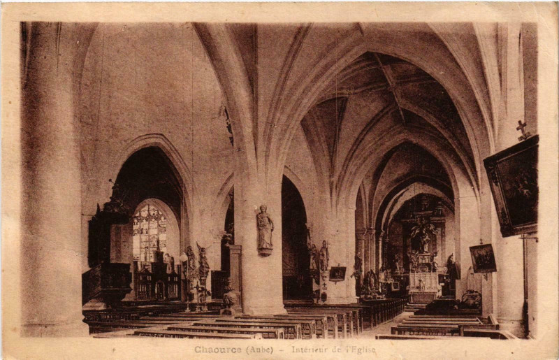 Carte postale ancienne Chaource- Interieur de l'Eglise France à Chaource