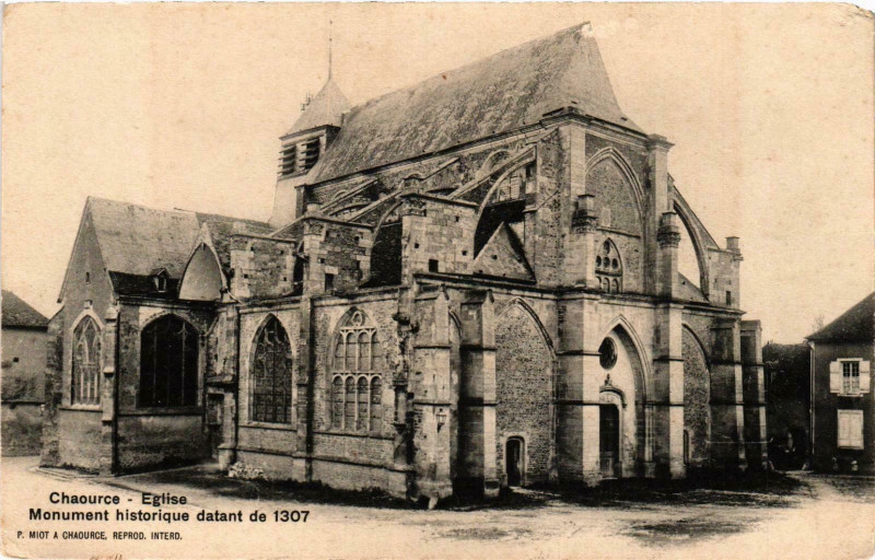 Carte postale ancienne Chaource- Eglise Monument historique datant de 1307 France à Chaource