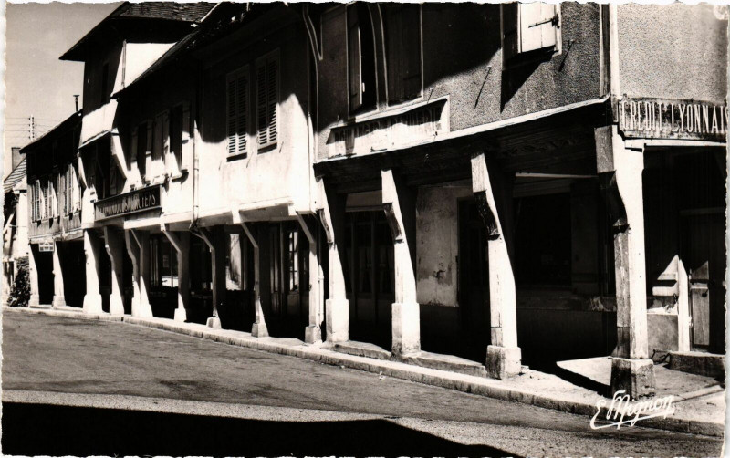 Carte postale ancienne Chaource- Le Halloir dit: Les Arcades France à Chaource