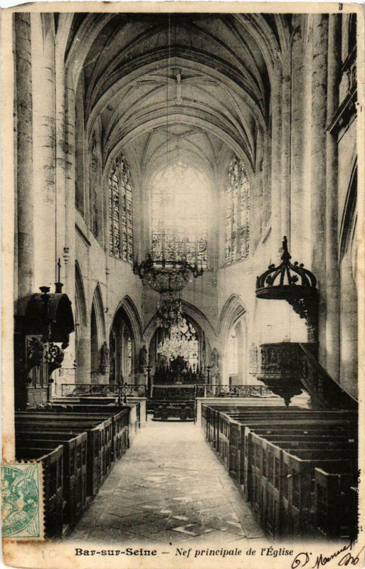 Carte postale ancienne Bar sur Seine- Nef principale de l'Eglise France à Bar-sur-Seine