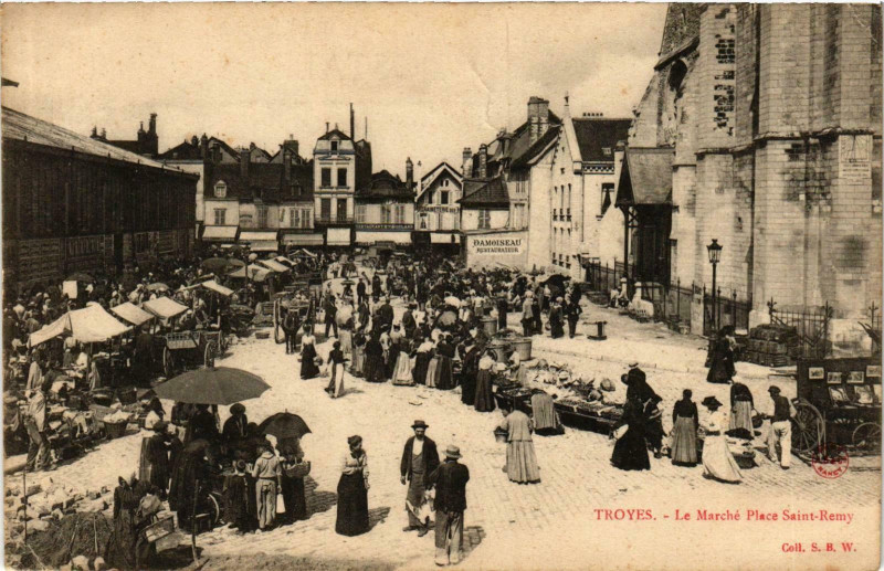 Carte postale ancienne Troyes- Le marche Palce Saint Remy France à Troyes