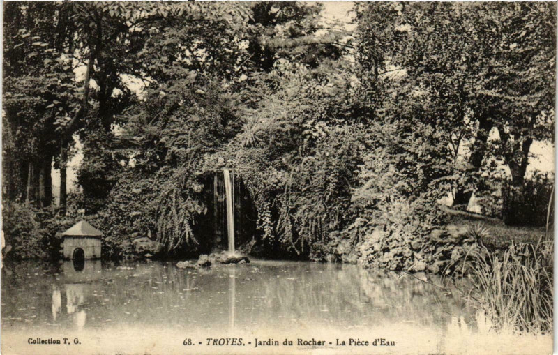 Carte postale ancienne Troyes- Jardin du Rocher France à Troyes
