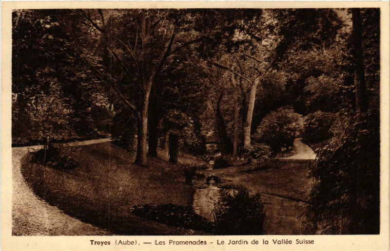 Carte postale ancienne Troyes- Les Promenades, Le Jardin de la Vallee Suisse France à Troyes