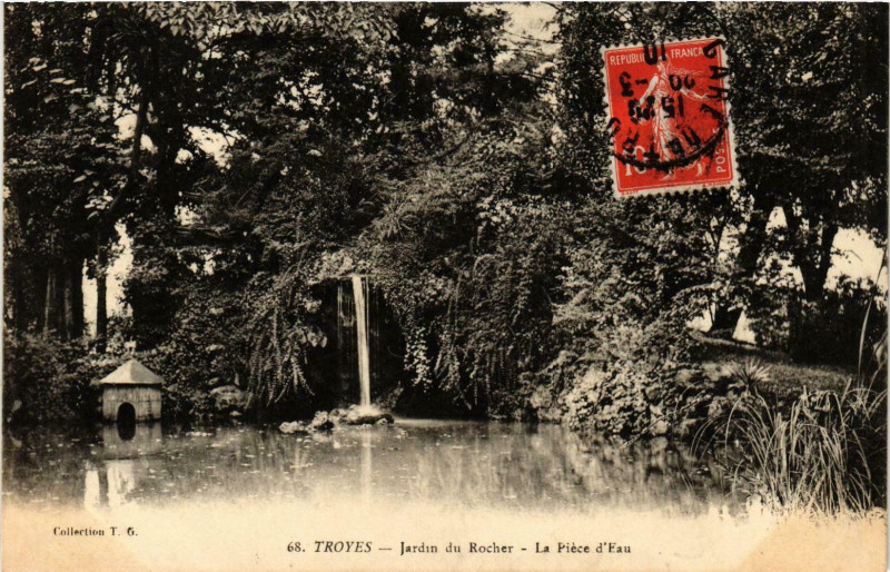 Carte postale ancienne Troyes- Jardin du Rocher , La Piece d'Eau France à Troyes