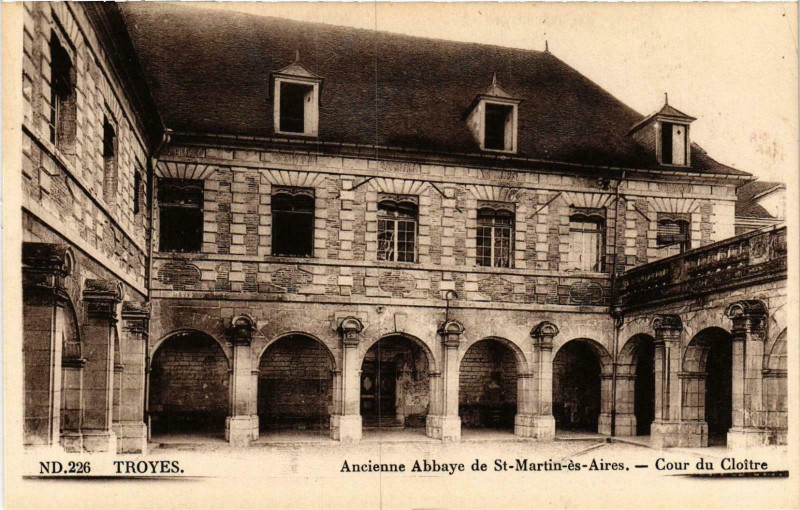 Carte postale ancienne Troyes- Ancienne Abbaye deSaint-Martin France à Troyes