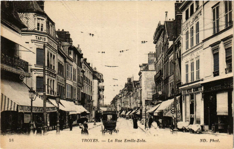 Carte postale ancienne Troyes- La Rue Emile Zola France à Troyes