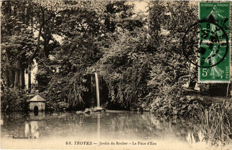 Carte postale ancienne Troyes- Jardin du Rocher , La Piece d'Eau France à Troyes