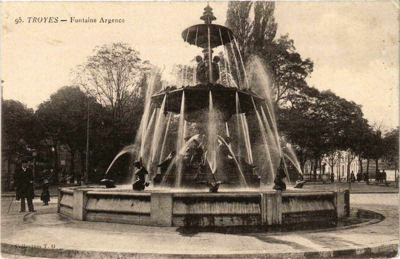 Carte postale ancienne Troyes- Fontaine Argence France à Troyes