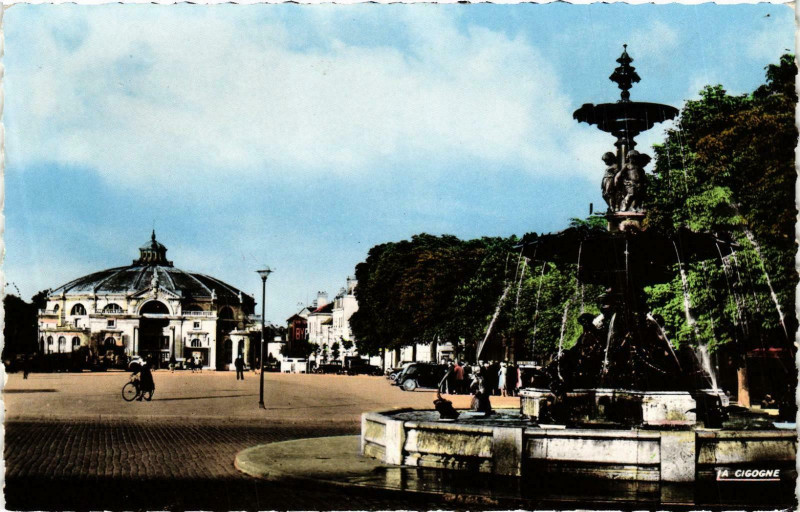 Carte postale ancienne Troyes- Le Cirque et Fontaine Argence France à Troyes