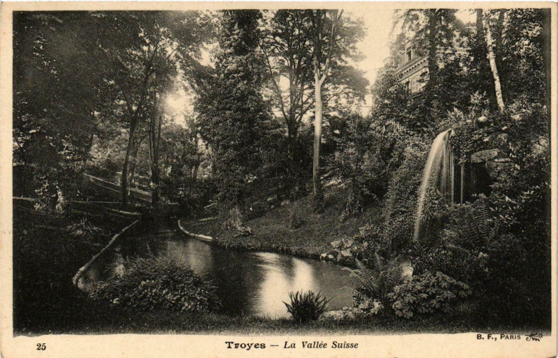 Carte postale ancienne Troyes- La Vallee Suisse France à Troyes