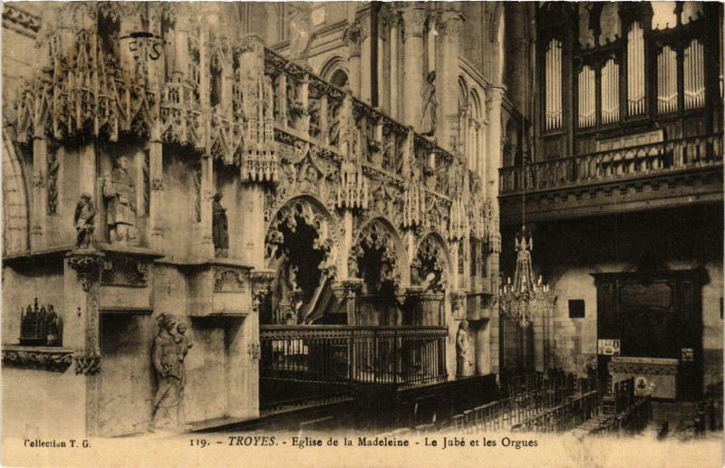 Carte postale ancienne Troyes- Eglise de la Madeleine, Le Jube et les Orgues France à Troyes