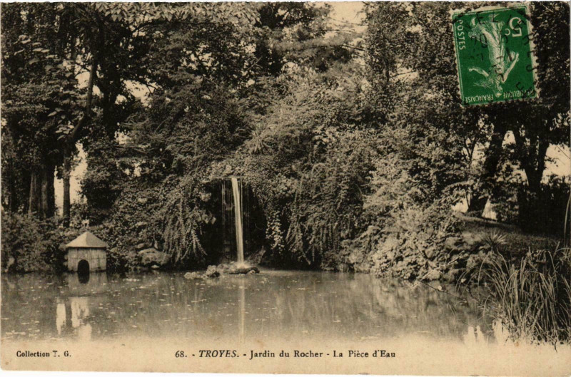 Carte postale ancienne Troyes- Jardin du Rocher , La Piece d'Eau France à Troyes
