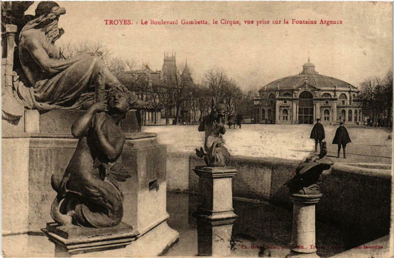 Carte postale ancienne Troyes- Boulevard Gambetta,le Cirque France à Troyes