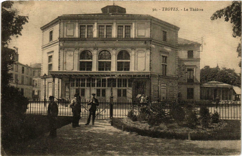 Carte postale ancienne Troyes- Le Theatre France à Troyes