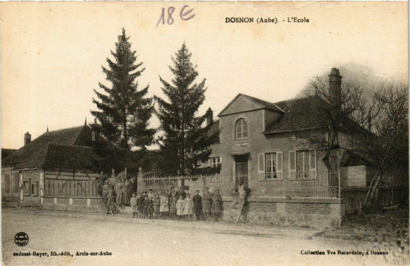 Carte postale ancienne Dosnon Ecole à Dosnon