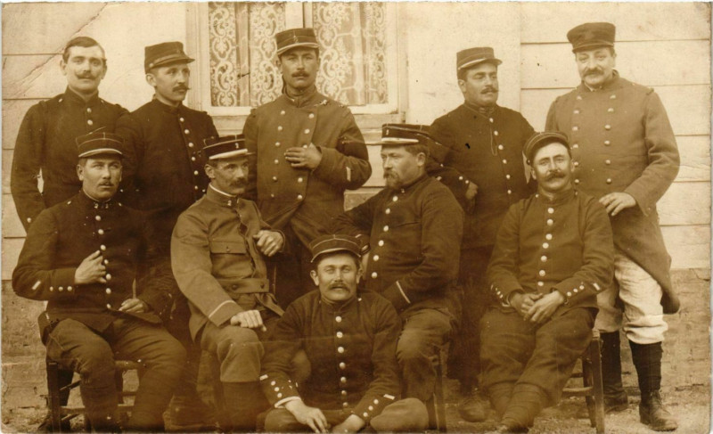 Carte postale ancienne Carte photo Saint-Julien soldats