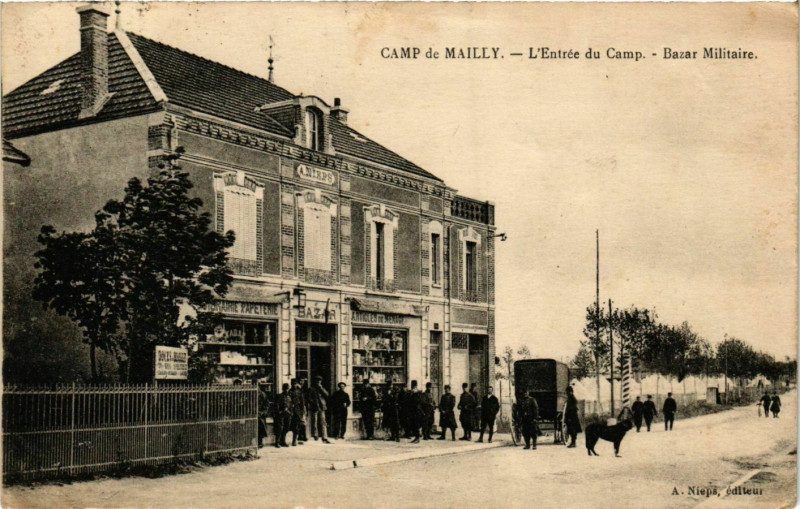 Carte postale ancienne Camp-de-Mailly Entrée du Camp, Bazar Militaire