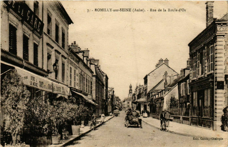 Carte postale ancienne Romilly-sur-Seine Rue de la Boule-d'Or à Romilly-sur-Seine