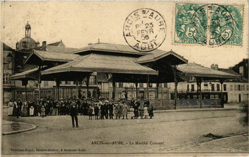 Carte postale ancienne Arcis-sur-Aube Le Marché Couvert à Arcis-sur-Aube