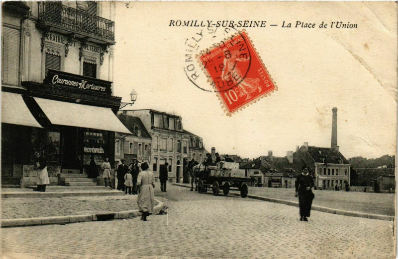 Carte postale ancienne Romilly-sur-Seine Place de l'Union à Romilly-sur-Seine