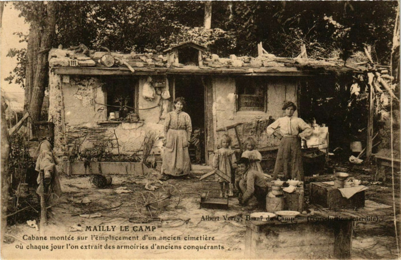 Carte postale ancienne Mailly-le-Camp Cabane montée sur l'emplacement à Mailly-le-Camp