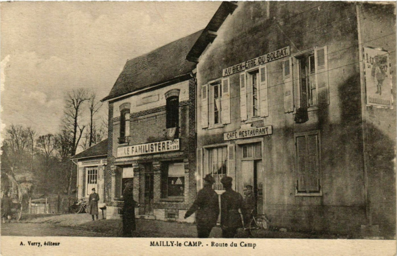 Carte postale ancienne Mailly-le-Camp Route du Camp à Mailly-le-Camp