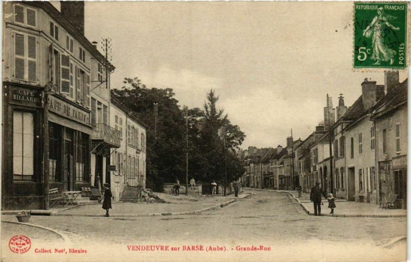 Carte postale ancienne Vendeuvre-sur-Barse Grande-Rue à Vendeuvre-sur-Barse