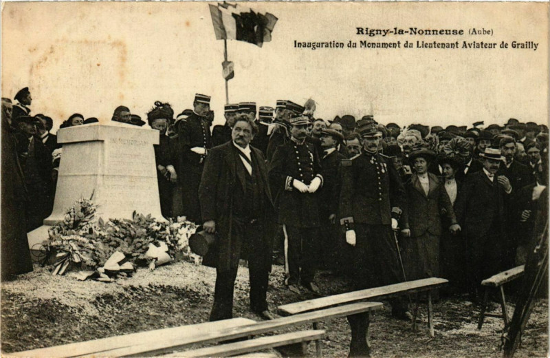 Carte postale ancienne Rigny-la-Nonneuse Inaug. Du Monumnet de Grailly à Rigny-la-Nonneuse