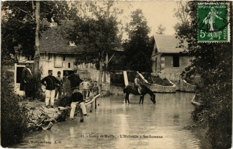 Carte postale ancienne Camp de Mailly - L'Huitreille a Sainte-Suzanne