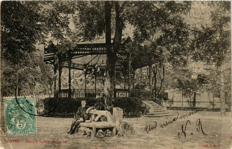 Carte postale ancienne Troyes - Kiosque Square de Rocher à Troyes