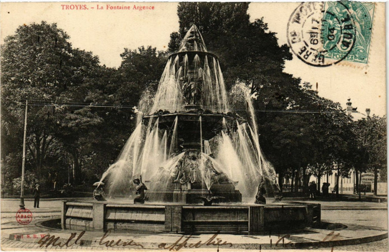Carte postale ancienne Troyes - La Fontaine Argence à Troyes