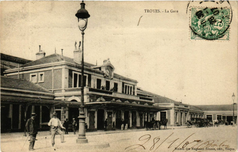 Carte postale ancienne Troyes - La Gare à Troyes