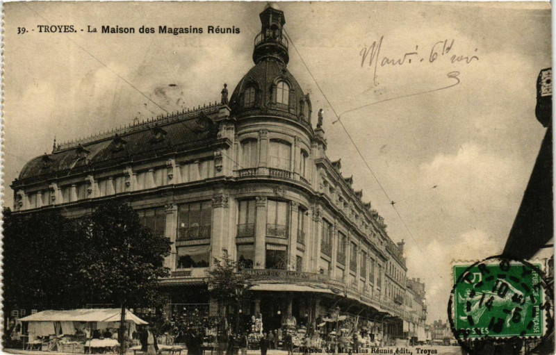 Carte postale ancienne Troyes - La Maison des Magasine Réunis à Troyes