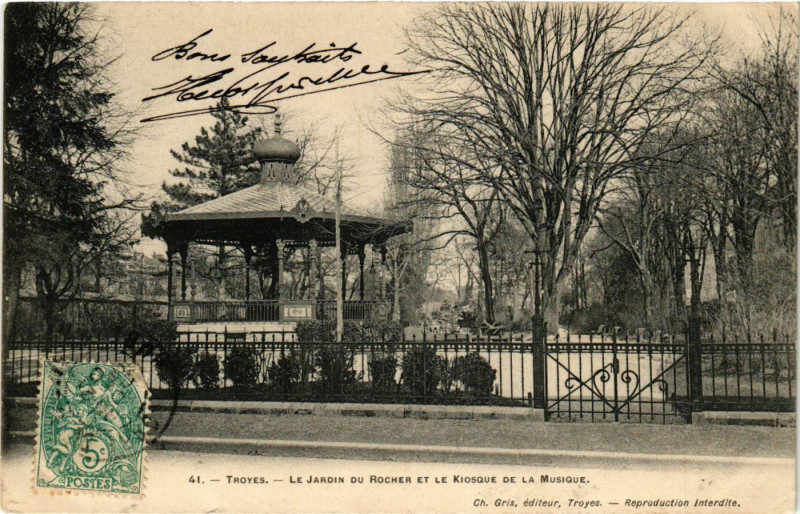 Carte postale ancienne Troyes - Le Jardin du Rocher et le Kiosque de la Musique à Troyes