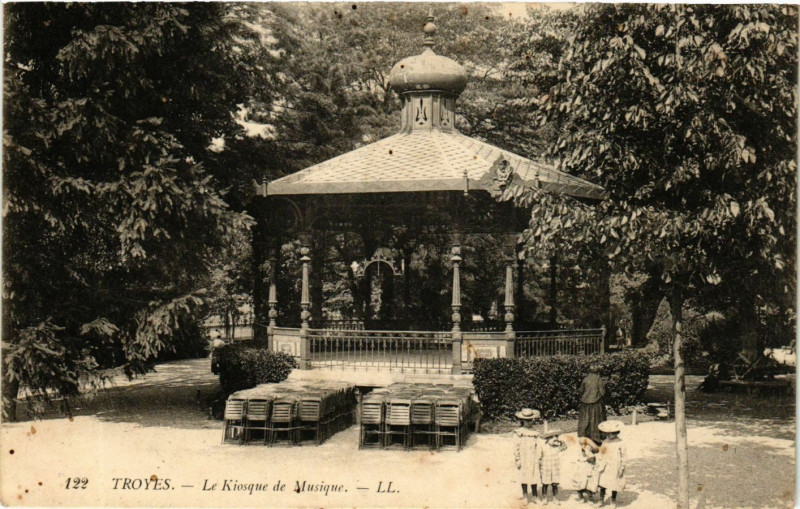 Carte postale ancienne Troyes - Le Kiosque de Musique à Troyes