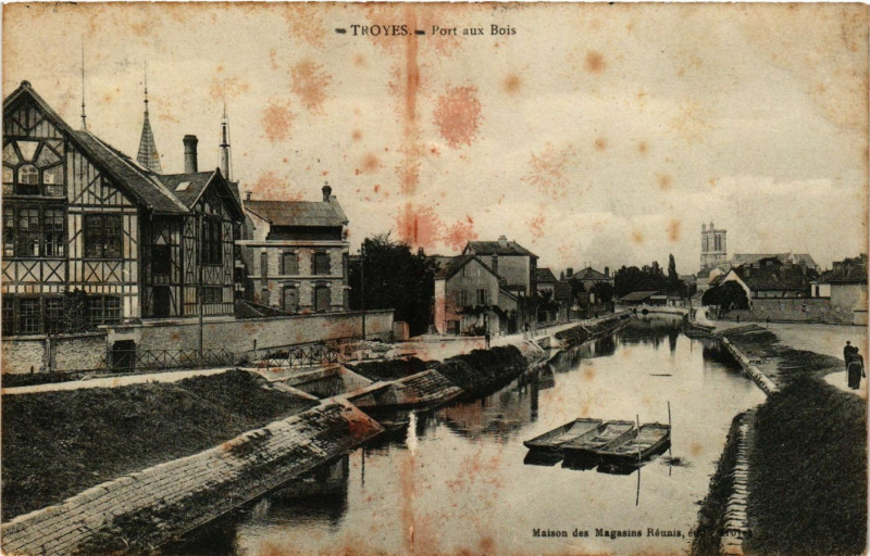 Carte postale ancienne Troyes - Port au Bois à Troyes