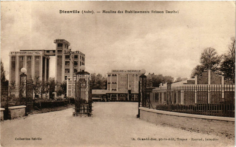Carte postale ancienne Dienville - Moulins des Etablissements Brisson Dauthel à Dienville