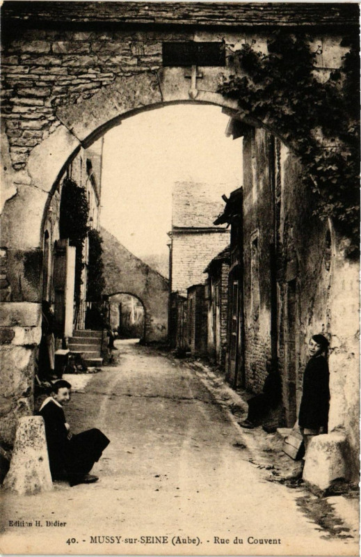 Carte postale ancienne Mussy-sur-Seine - Rue du Couvent à Mussy-sur-Seine