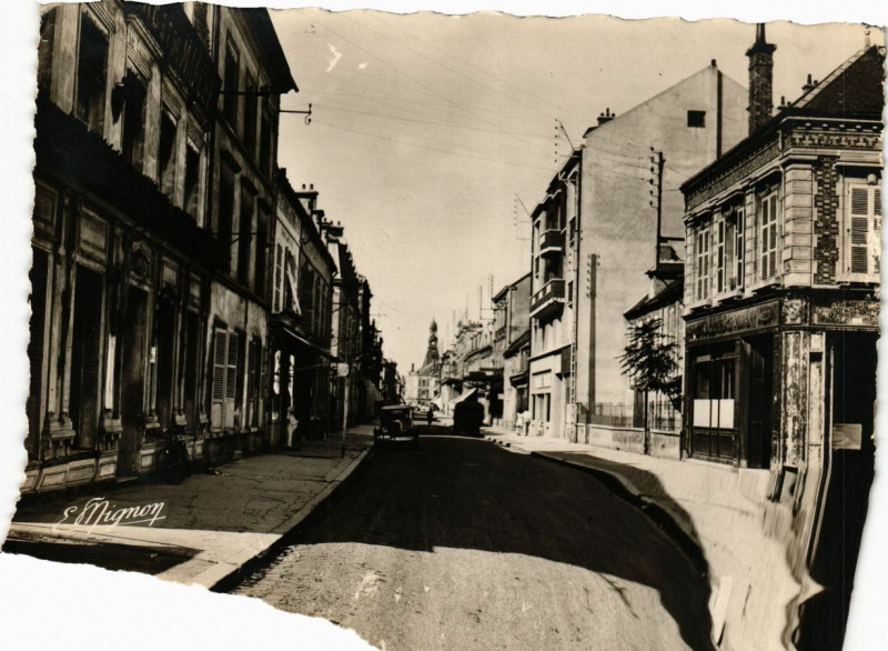 Carte postale ancienne Romilly-sur-Seine - Rue de la Boule d'or à Romilly-sur-Seine