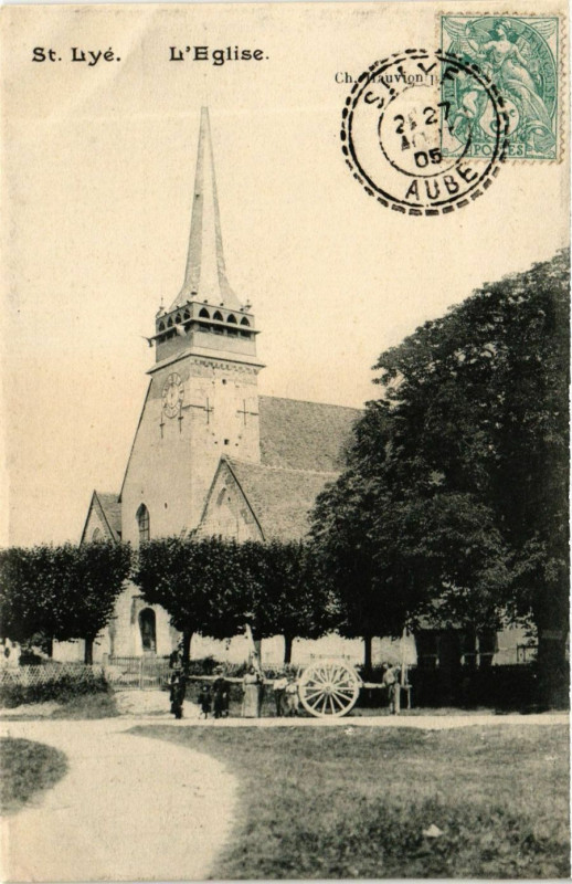Carte postale ancienne Saint-Lyé - L'Eglise à Saint-Lyé