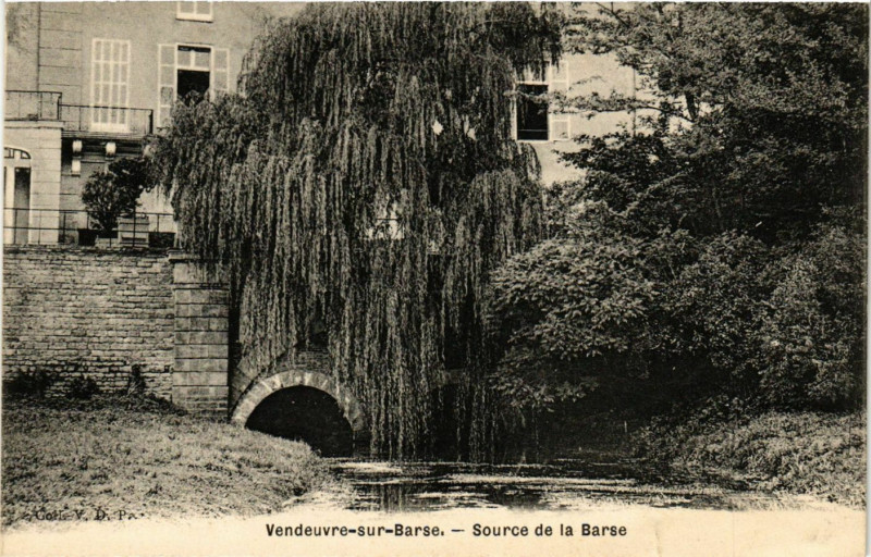 Carte postale ancienne Vendeuvre-sur-Bars e - Source de la Barse