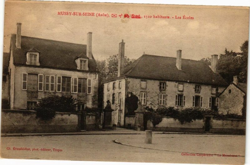 Carte postale ancienne Mussy-sur-Seine - Habitants - Les ecoles à Mussy-sur-Seine