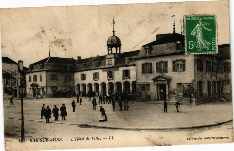 Carte postale ancienne Bar-sur-Seine - L'hotel de ville à Bar-sur-Seine