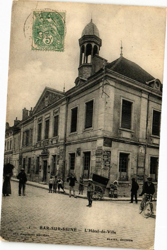 Carte postale ancienne Bar-sur-Seine - L'hotel de ville à Bar-sur-Seine