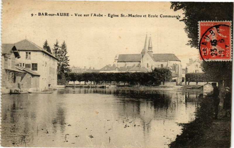 Carte postale ancienne Bar-sur-Aube - Vue sur l'aube - egéise st - maclou à Bar-sur-Aube