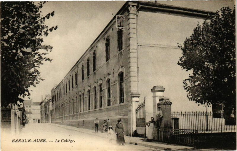 Carte postale ancienne Bar-sur-Aube - Le college à Bar-sur-Aube