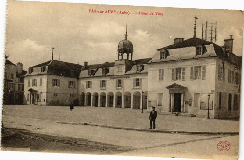 Carte postale ancienne Bar-sur-Aube - L'hotel de ville à Bar-sur-Aube