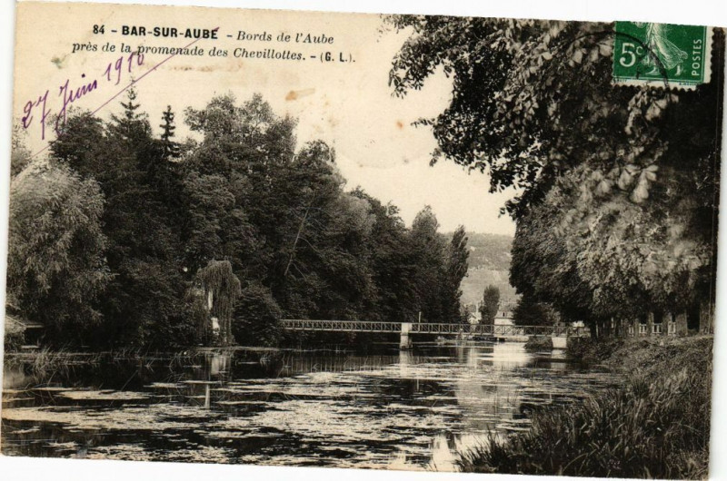 Carte postale ancienne Bar-sur-Aube - Bords de laube à Bar-sur-Aube