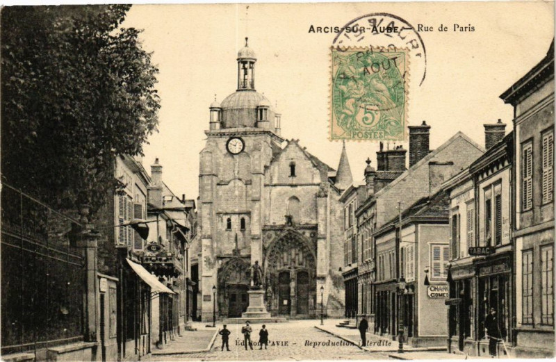 Carte postale ancienne Arcis-sur-Aube - Rue de paris à Arcis-sur-Aube