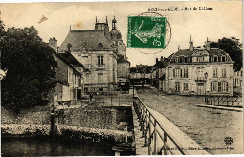 Carte postale ancienne Arcis-sur-Aube - Rue de chalons à Arcis-sur-Aube